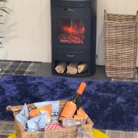 Oak Boutique Lodge Includes Hot Tub Air Con & Dog York Exterior photo