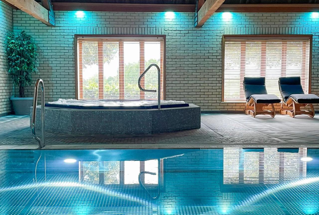 Oak Boutique Includes Hot Tub Air Con & Dog