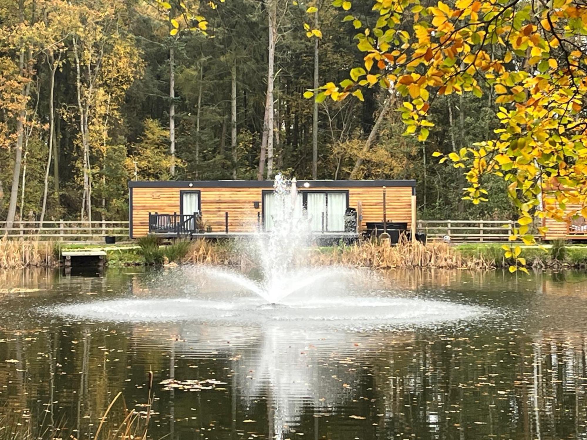 Oak Boutique Includes Hot Tub Air Con & Dog *